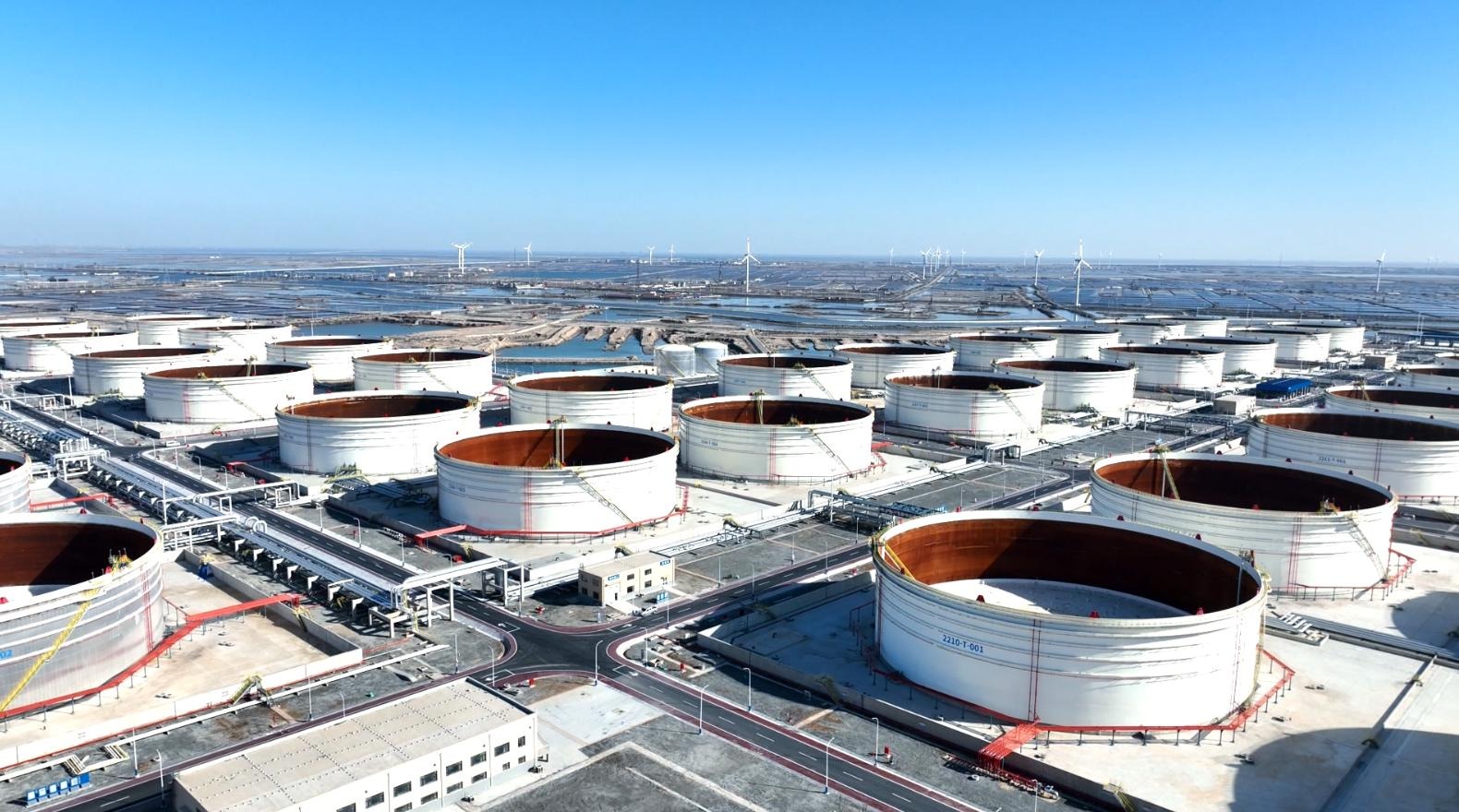 Hormuz Tensions Raise Oil Supply Concerns as China Focuses on Stockpiles